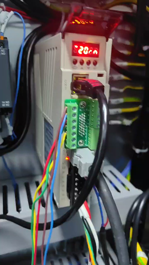 CSD700 integrated servo controller drive installed with wiring and running status